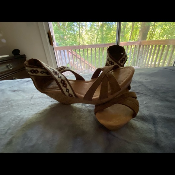 💜SALE💜Minnetonka brown suede wedge sandal - Picture 4 of 5